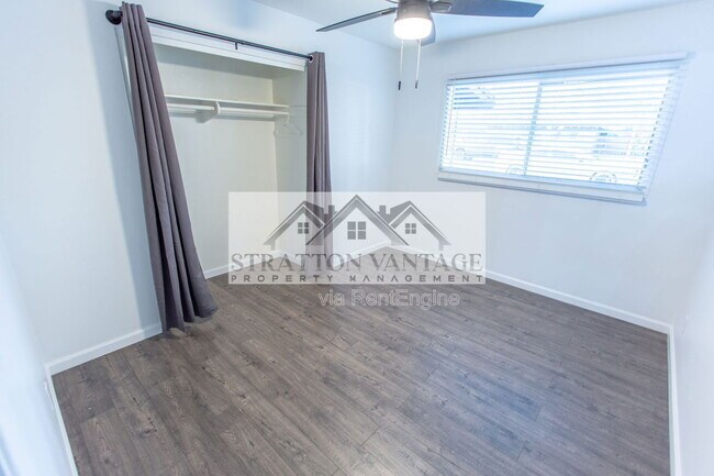 Building Photo - 111 E Manhatton Dr