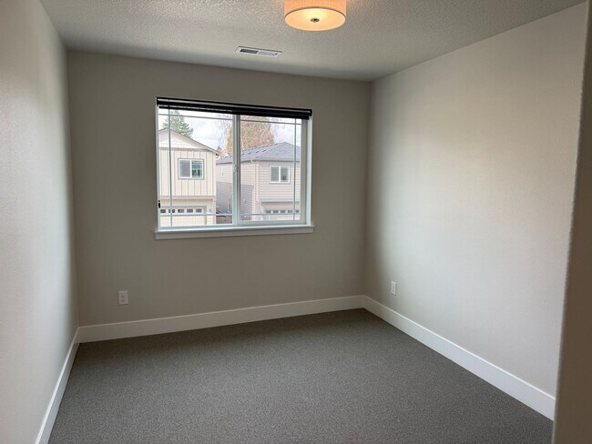 Building Photo - Beautiful Three Bedroom New Construction Home For Rent