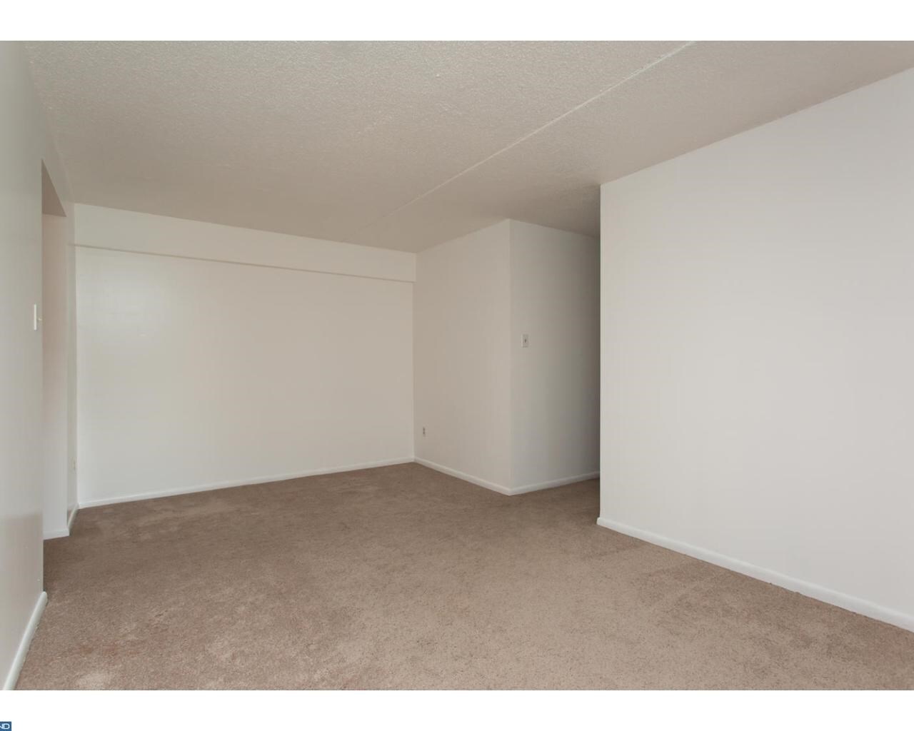 Building Photo - 3301 Valley Dr