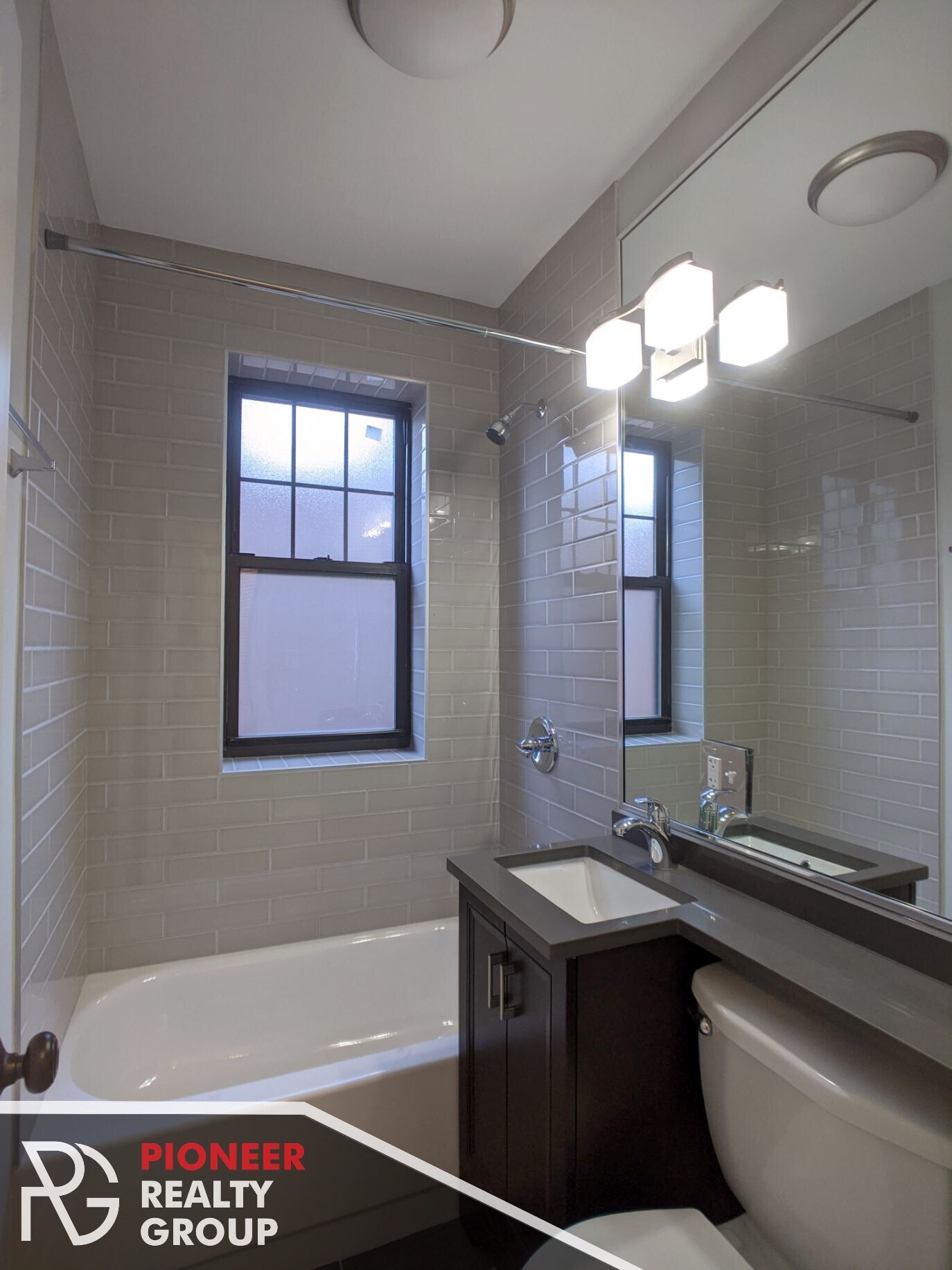 Building Photo - 437 W Belden