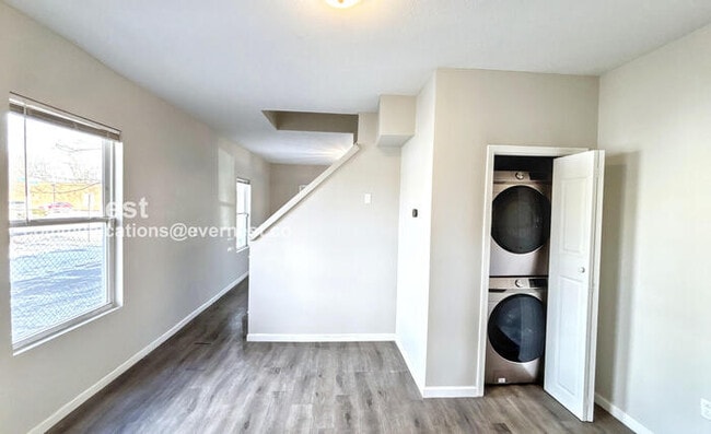 Building Photo - 37 S Yale Ave