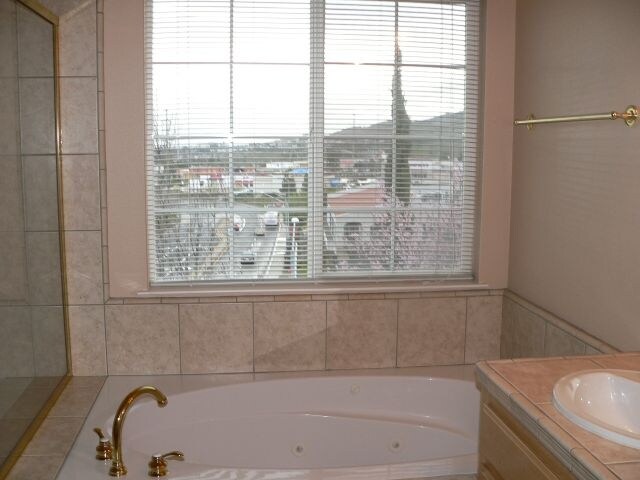 Building Photo - 8404 Benavente Ct