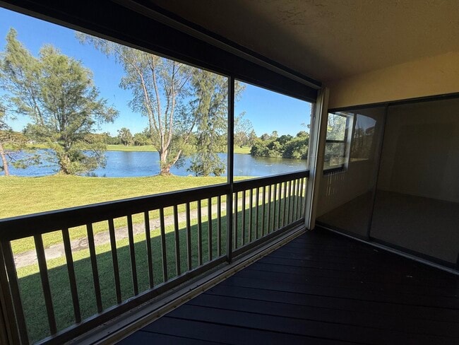 Building Photo - 608 Lakeview Dr E