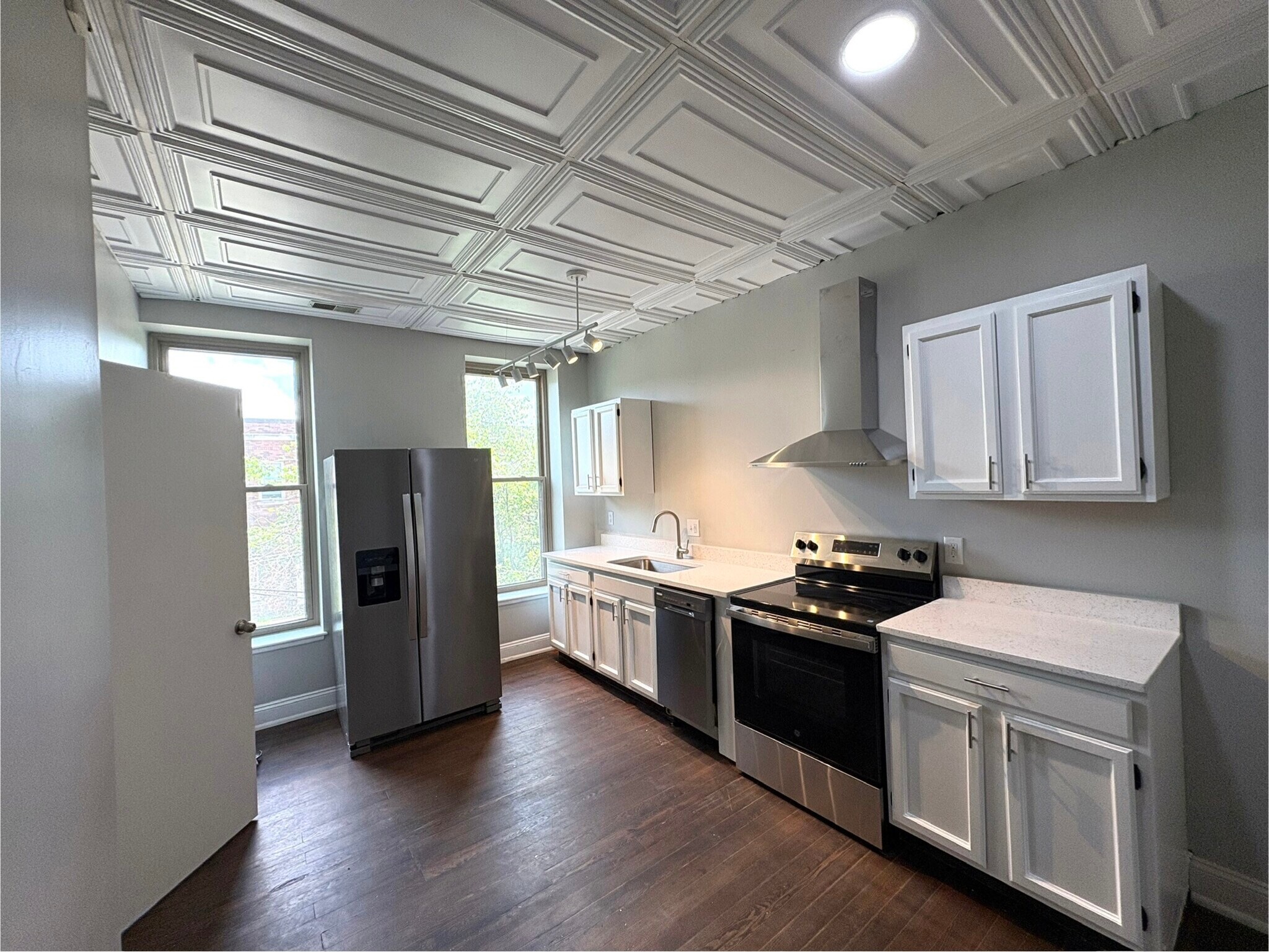 Kitchen - 1641 E Michigan St