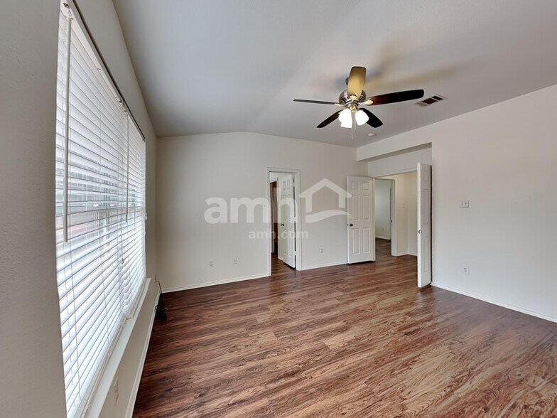 Building Photo - 2412 Hallie Ln