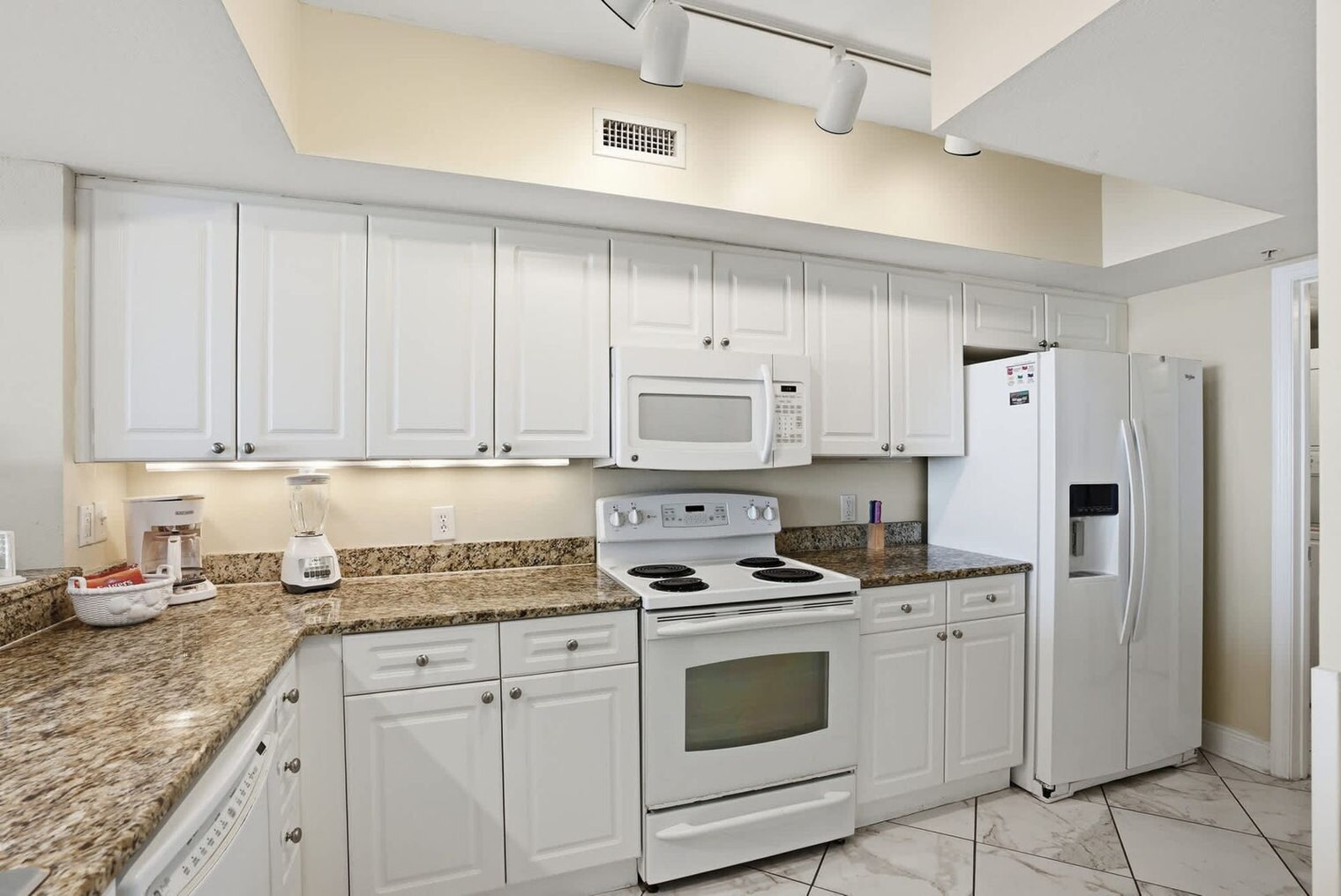 Building Photo - 14825C2 Front Beach Rd