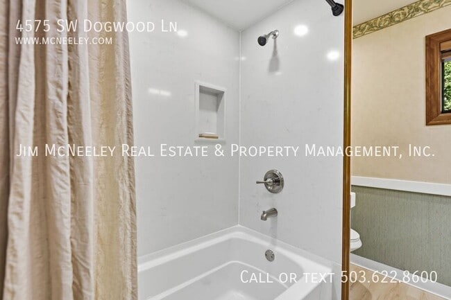 Building Photo - 4575 SW Dogwood Ln