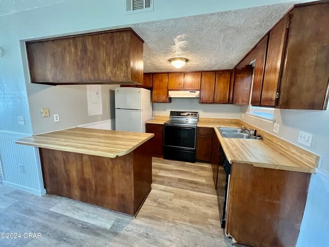 Building Photo - 130 Cheri Ln