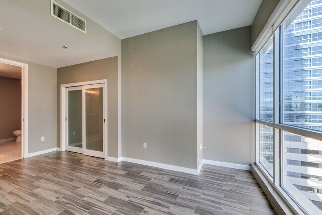 Building Photo - Iconic Strip-View Luxury | Elegant 1BR + Den High-Rise Residence