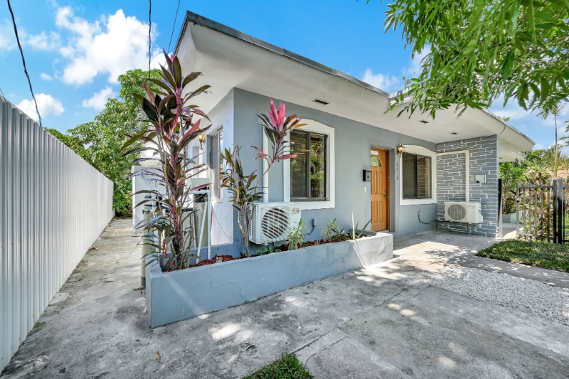 Building Photo - 6430 NE 1st Ct