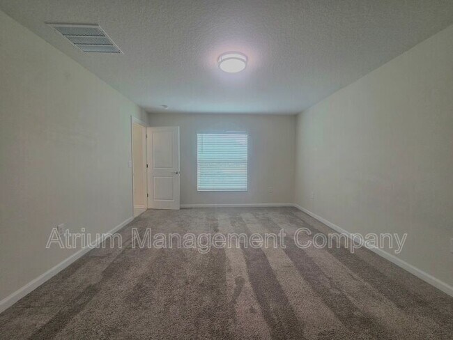 Building Photo - 327 Macarthur St