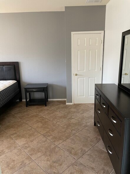 Master bedroom - 4606 Lookout Mountain Ln