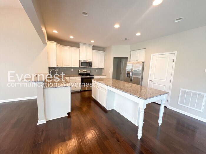 Building Photo - 206 Welcombe St