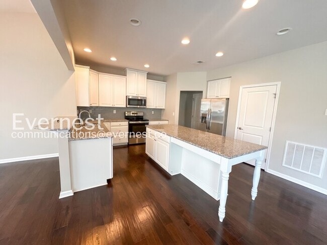 Building Photo - Limited Time Special Offer / 4 Bed, 2.5 Bath Home with Garage / Pet-Friendly / Vouchers Accepted ...
