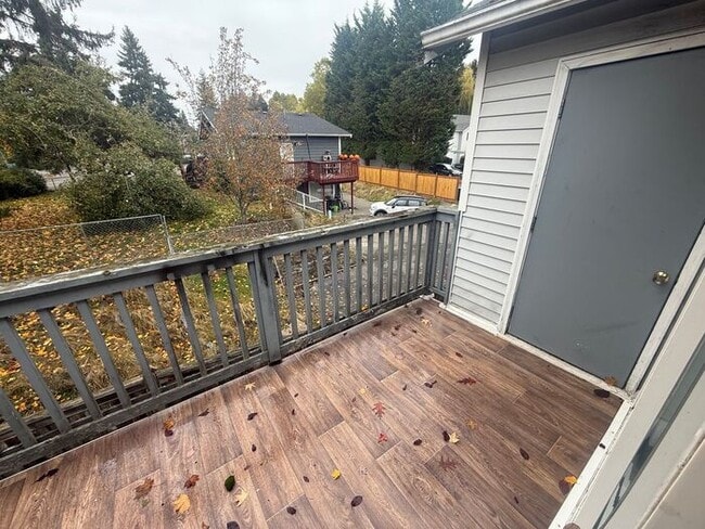 Building Photo - Well-Maintained 2 bed, 2 bath unit in 4-Plex in Desirable Auburn Neighborhood!