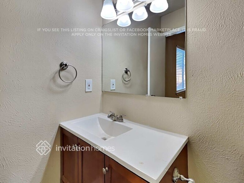 Building Photo - 5316 Nash Dr