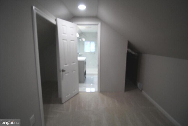 Building Photo - 548 S Marlyn Ave