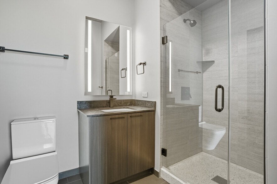 Building Photo - 979 W Washington Blvd