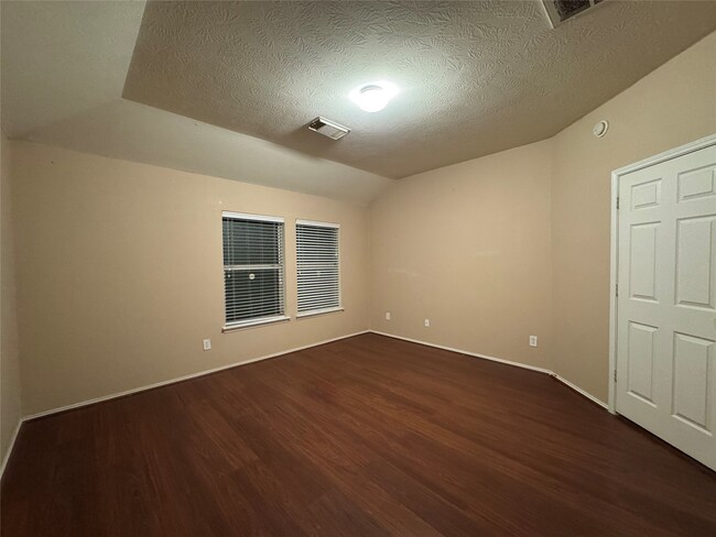 Building Photo - 7823 Crescent Village Ln