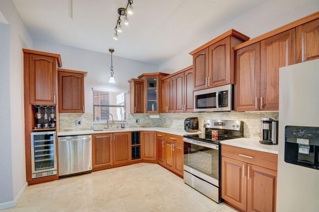 Building Photo - 1640 Presidential Way