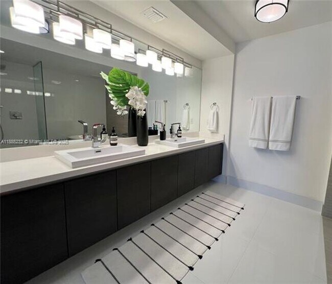 Building Photo - 300 Sunny Isles Blvd