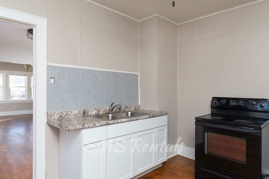 Building Photo - 319 Fink St