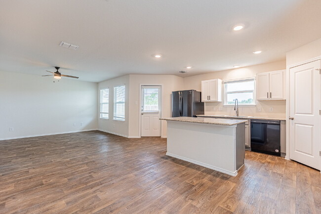 Building Photo - 13111 Winemaker Dr