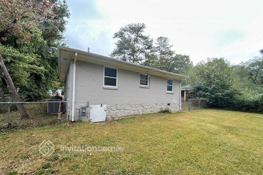 Building Photo - 3389 Lark Ln