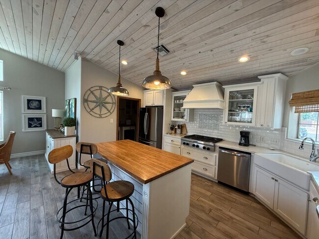 Building Photo - Beautiful Desert Ridge Pool Home available NOW! Furnished & Unfurnished Options