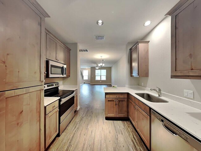 Building Photo - 179 Holly St