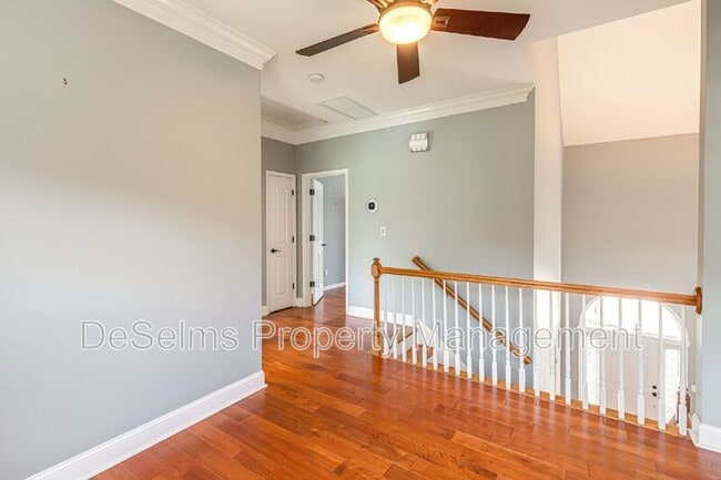 Building Photo - 701 Brent Glen Pl