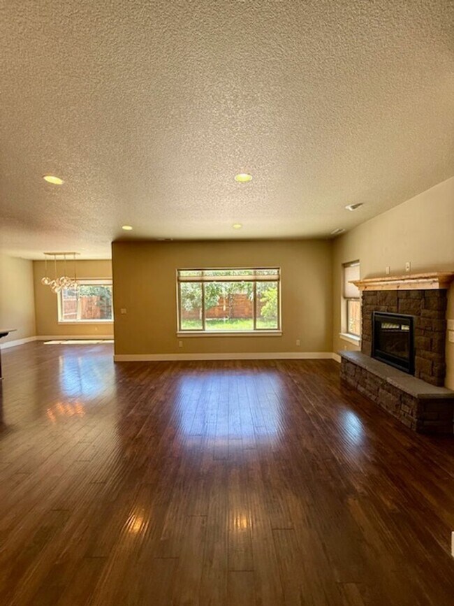 Building Photo - Lovely 3 Bedroom home in Mirada neighborho...