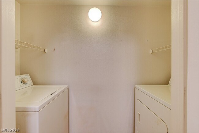 Building Photo - 45 Maleena Mesa St