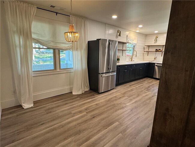 Building Photo - 214 Etowah Dr