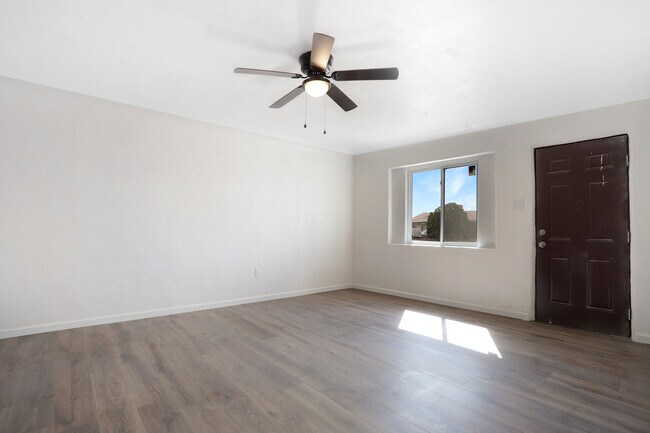 Building Photo - 621 S Melendres St