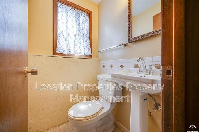 Building Photo - 3421 W 10th Pl