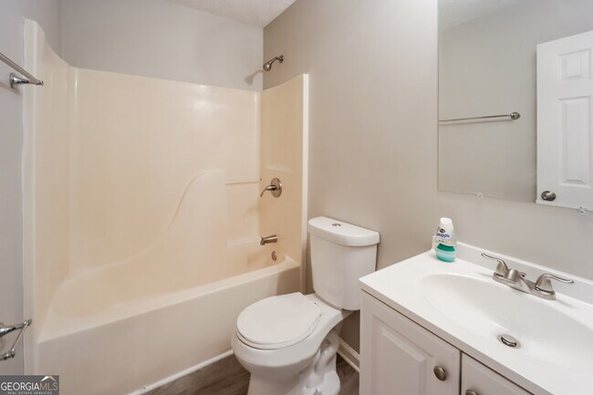 Building Photo - 334 Barr Cir