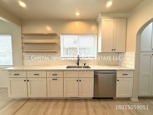 Building Photo - 1452 Hollywood Ave