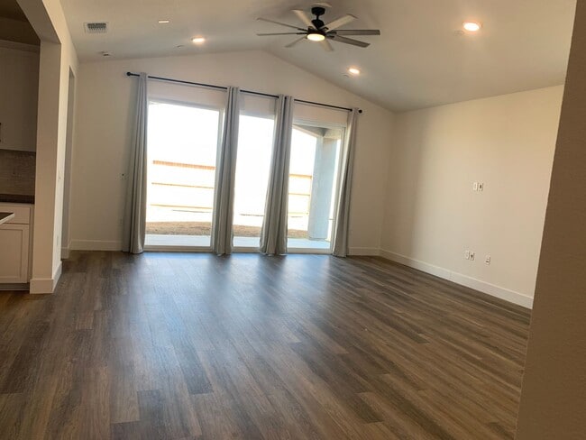 Building Photo - Brand NEW 4 bedroom 1 story home Rancho Co...