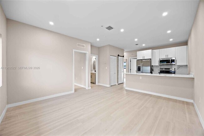 Building Photo - 630 NE 166th St