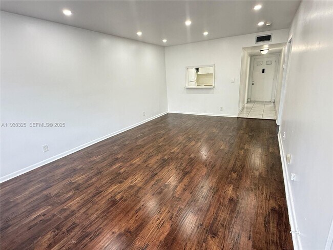 Building Photo - 5160 SW 40th Ave