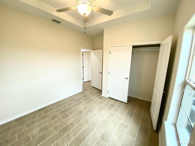 Building Photo - 17 Nightingale Ave