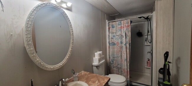 Building Photo - 2 bedroom 1 bathroom Mobile home near Denv...