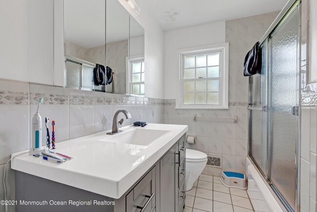 Building Photo - 410 Wells Ave