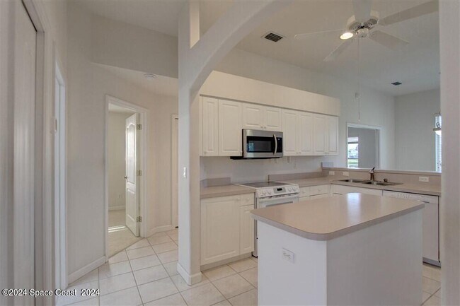 Building Photo - 2300 Brightwood Cir