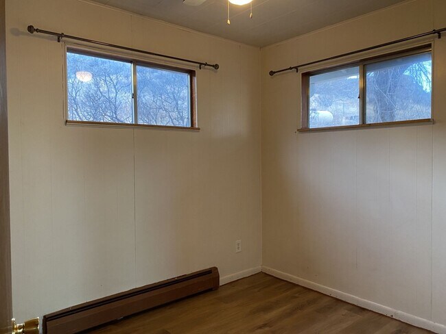 Building Photo - Mountain Bungalow in Spectacular Setting