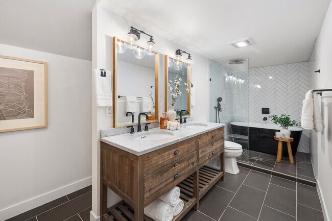 Building Photo - Redmond 4BD / 3BA Home with Central A/C on 3 Acres – Available Now