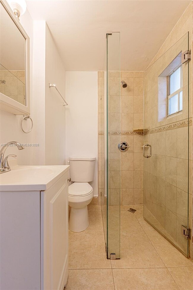 Building Photo - 528 SW 21st Ave