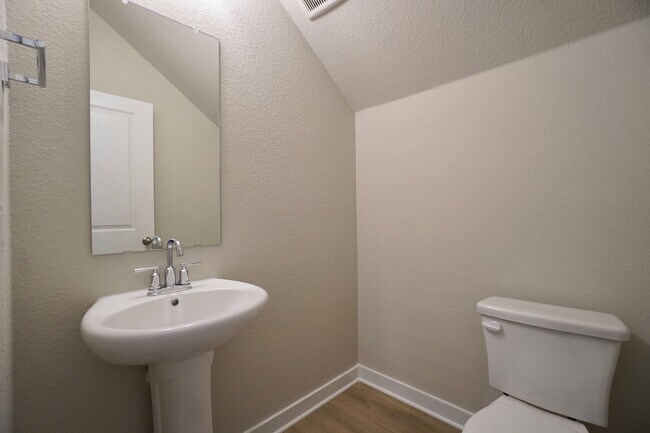 Building Photo - 136 Greinert Dr