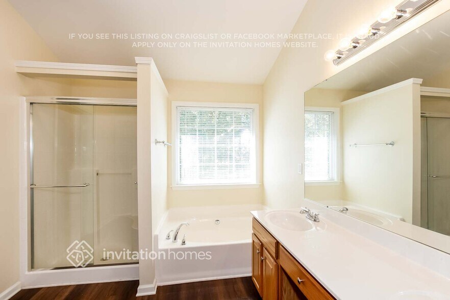 Building Photo - 10911 Chastain Parc Dr